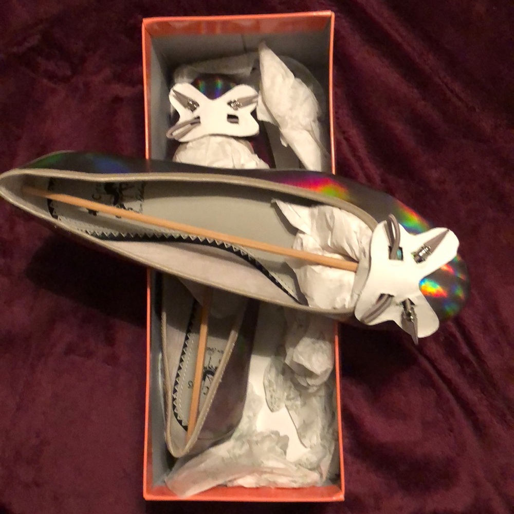 Shoes - Picture 4 of 6